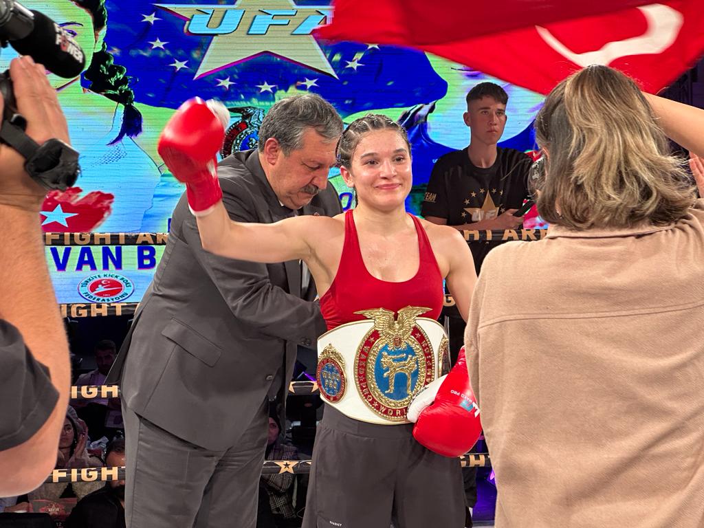 FatihMacoglu's tweet photo. Sporcumuz Erivan Barut, Kick Boks Wako Dünya Şampiyonası Kemer Maçında Portekizli rakibini eledi. 

Sporcumuzu kutluyor, başarılarının devamını diliyoruz. https://t.co/b9fXpj2sVX