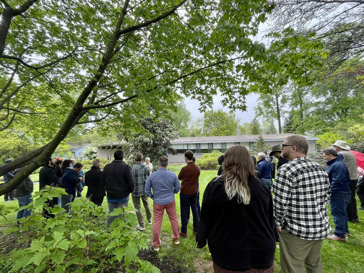 docomomoPHL's tweet photo. Phenomenal tours today of Richard Neutra’s Miller House and Louis Kahn’s Fisher House! Thanks to all who came out and a special thanks to the owners who opened their homes. @docomomo_us #modernism #modernhouse #advocacy #jawn  #philly #louiskahn #richardneutra https://t.co/rdUG1pTJMl