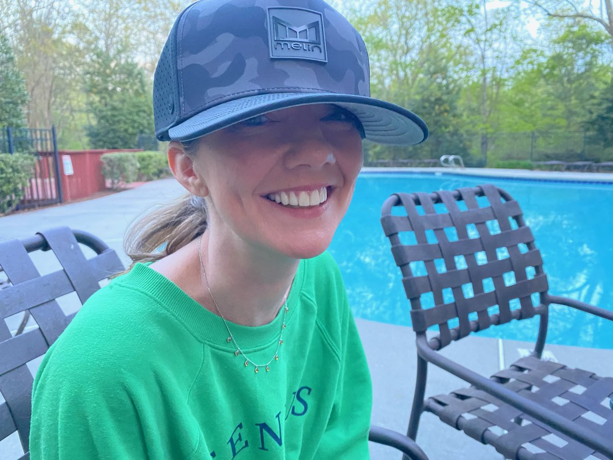 mandygoodbread's tweet photo. @Braves @nesz doing my best to keep the big hat alive 🎩 https://t.co/wy3aywYroM