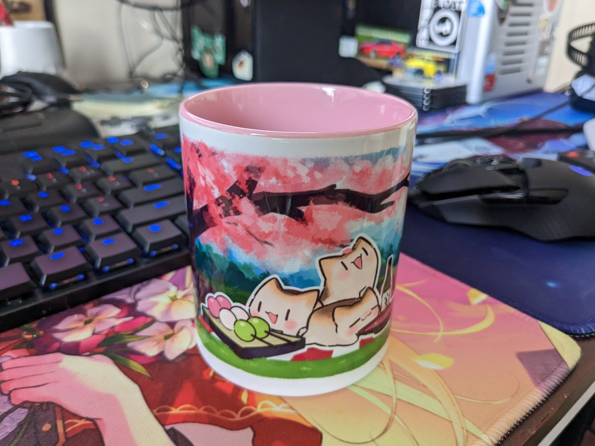 _OneCut_'s tweet photo. To give you an idea of how big the poster is, her right hand is about the same size as mine!😆
The T-shirts are nice and light which is perfect for the spring/summer!
This mug is a fine addition to my collection
More merch is still in the mail & I can't wait!
#SpringMinnya2023 https://t.co/hVRUFIluGT