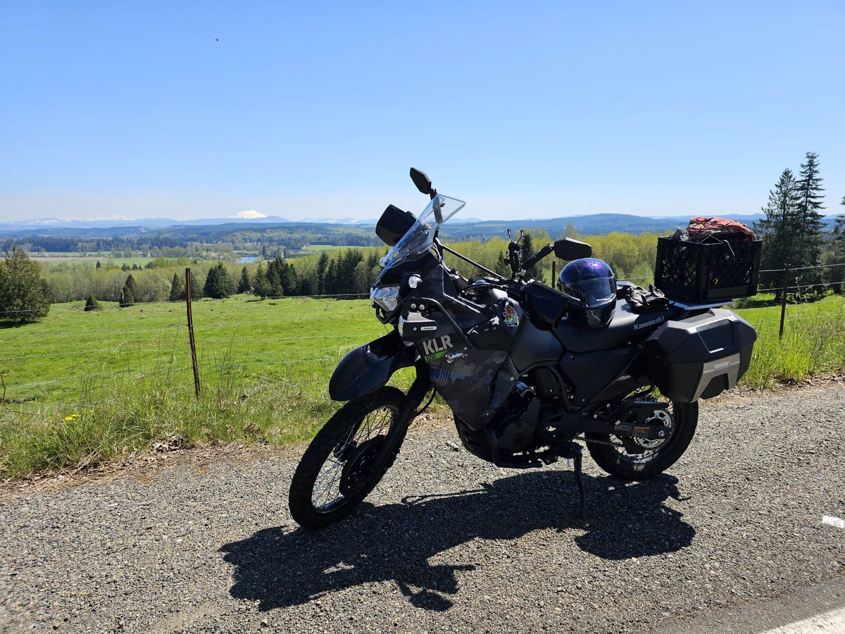 Gnolltime's tweet photo. Taking Sisyphus out for the first long ride of the season.  Old Hwy 99 has some surprising views and vistas.   Mt St Helens looks so nice today. https://t.co/KCFLBUetB6