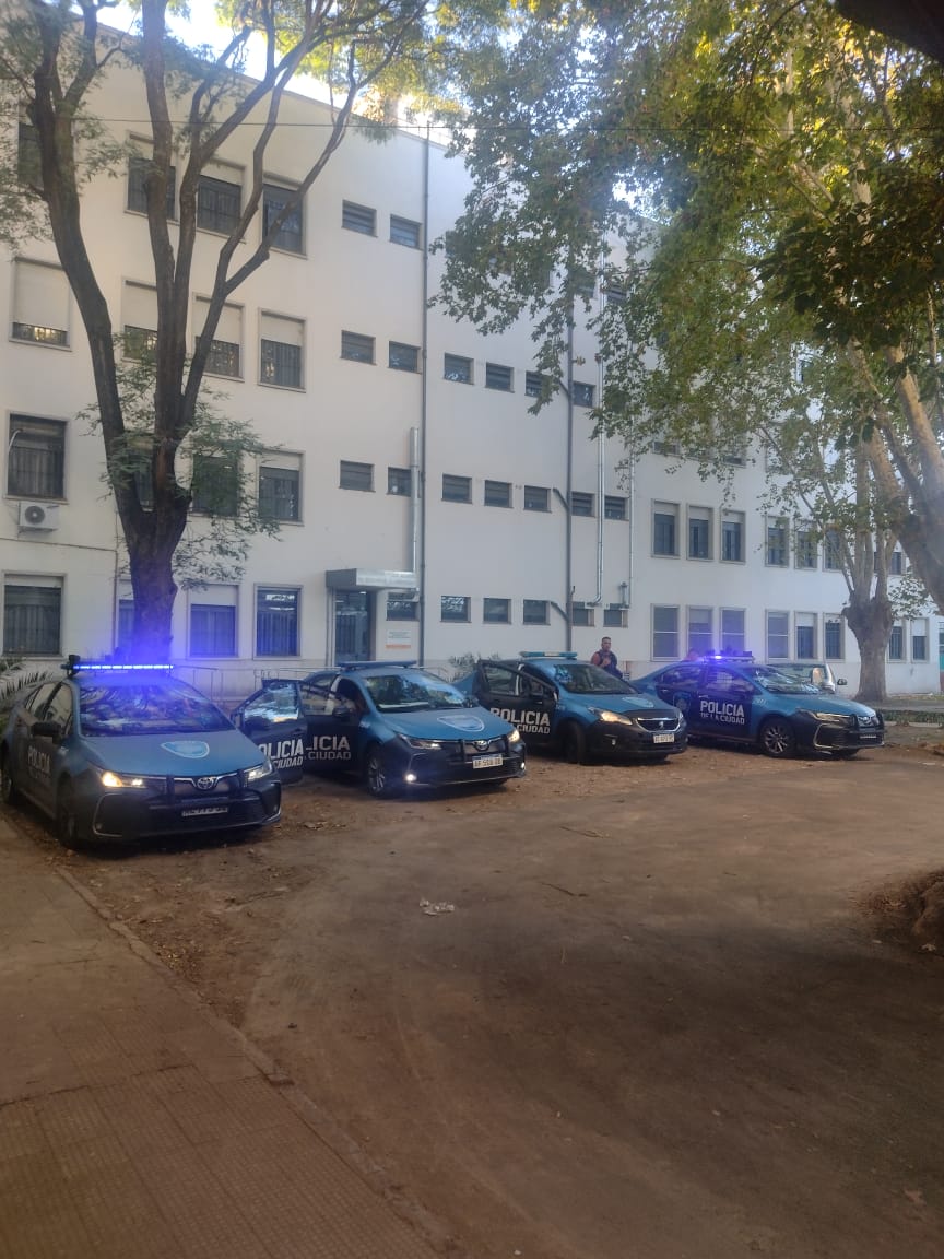 Estación policial José T. Borda (y después violentas son las notas que hago para intentar solucionar este problema jejejejeje)