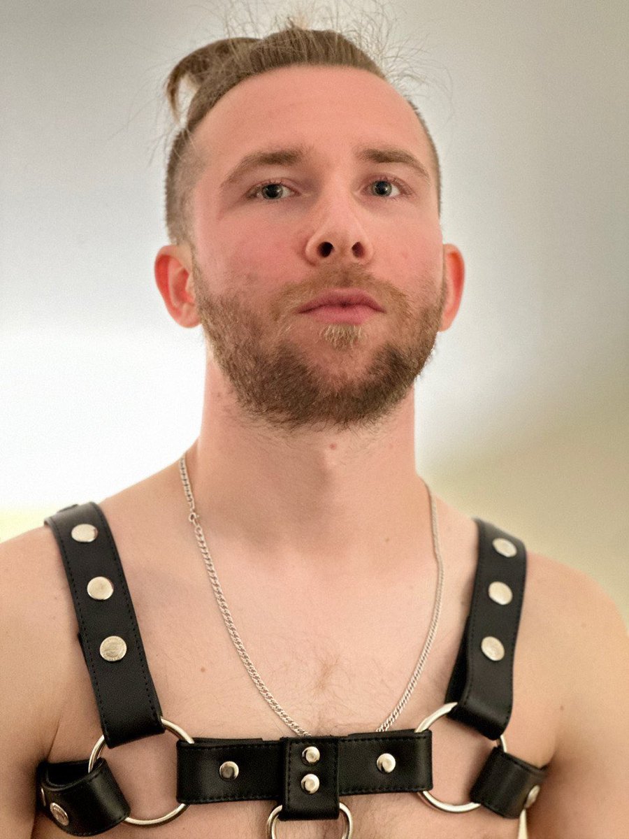 sneakers_sniff's tweet photo. I'm ready to destroy your hole 😈 https://t.co/wVRkWtfe1w