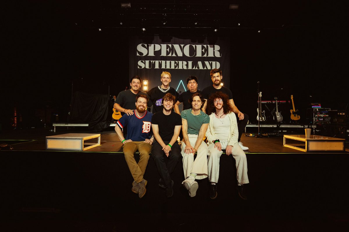 spencermusic's tweet image. The In His Mania Tour crew = best crew in the world 💛