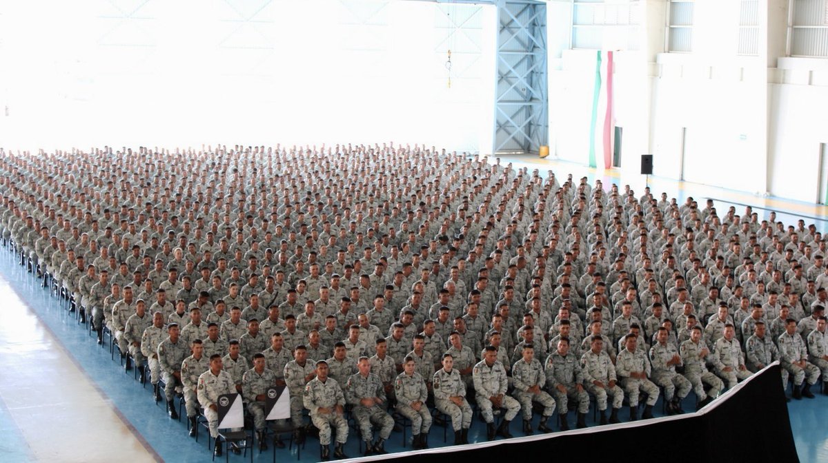 rosaicela_'s tweet photo. Con el general Luis Cresencio Sandoval y el comandante David Córdova platicamos con elementos de la @GN_MEXICO_ en #Sinaloa, para reiterarles que por instrucción del Presidente @lopezobrador_ seguirán teniendo todos los derechos laborales y prestaciones sociales. 🇲🇽 https://t.co/Nl1tQj34O2