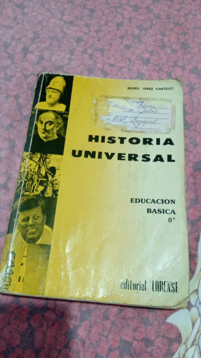 La_florAmarilla's tweet photo. Si ustedes también estudiaron con este libro, seguro les duele la cintura, la espalda y las rodillas. 
El que entendió, entendió. https://t.co/3iTgpRUAbQ