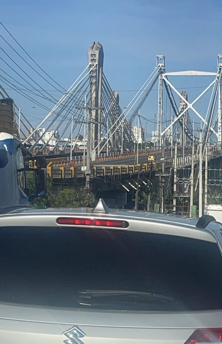 CRubioMartinezU's tweet photo. Solo a una bestia, en un fin de semana largo, se le ocurre cerrar el puente.
#GobiernoLimpioRD
Carlos Rubio
#ElPresidentedeRD https://t.co/jA1C7usjGW