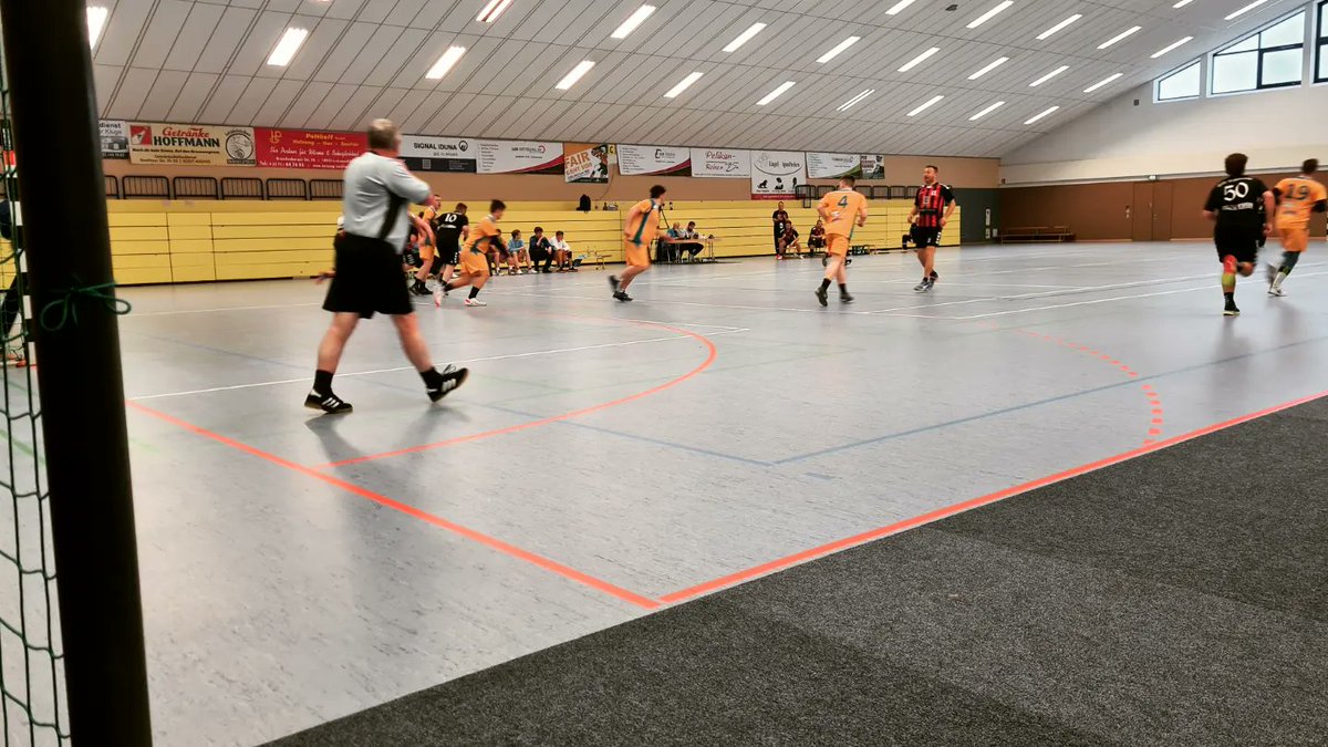 HVL09's tweet photo. Die @HVL09 gewinnt ihr letztes Saisonspiel mit 30:29 gg.die #SG_Schöneiche u verabschiedet sich gg. den Tabellen-Siebten mit einem kampfbetonten Achtungserfolg aus der Verbandsliga Saison 2022/2023 mit Tabellenplatz 11! #Handball_Luckenwalde #hvl09 #hvl #luckenwalde #schoeneiche https://t.co/Z1Vd8QjLfS