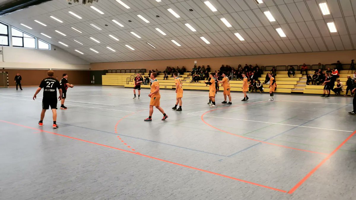HVL09's tweet photo. Die @HVL09 gewinnt ihr letztes Saisonspiel mit 30:29 gg.die #SG_Schöneiche u verabschiedet sich gg. den Tabellen-Siebten mit einem kampfbetonten Achtungserfolg aus der Verbandsliga Saison 2022/2023 mit Tabellenplatz 11! #Handball_Luckenwalde #hvl09 #hvl #luckenwalde #schoeneiche https://t.co/Z1Vd8QjLfS
