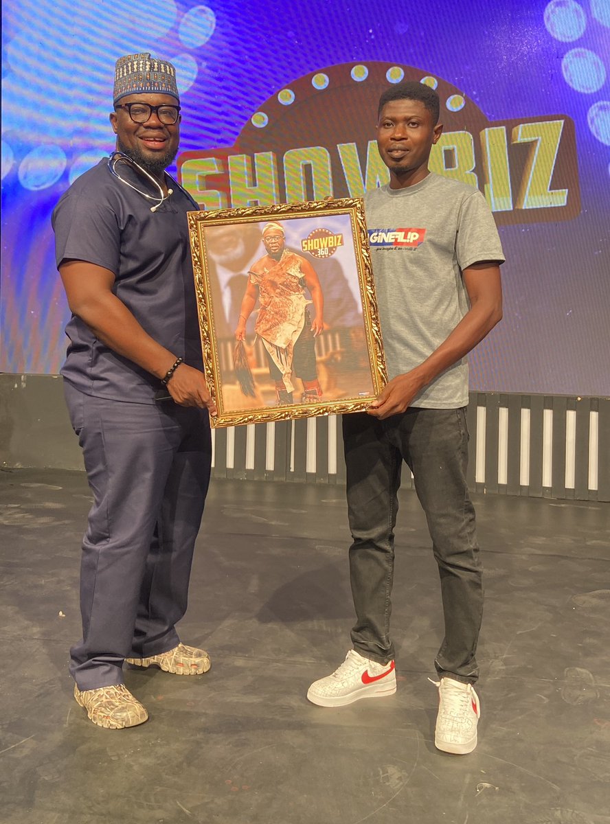 imagineflip's tweet photo. On Showbiz 360 with the hilarious  @GiovaniCaleb received a digital painting from @imagineflip 
Order for yours now. We also do all printing and graphic design work.
Whatsup or call 0272812523

thank you very much
@giovani
@nana_yaw_johnson
@tv3_ghana 
#showbiz360
#imagineflip https://t.co/puCxSoMjYG