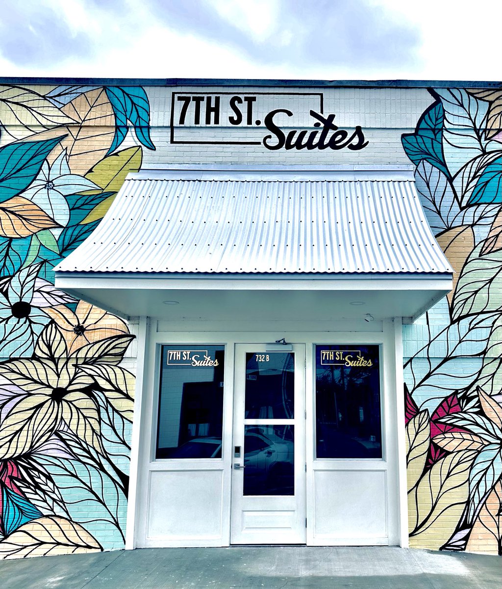 LibertyPartners's tweet photo. Still vibrant on a cloudy day! We are thankful to have our firm’s second office located in beautiful ⁦@DeFuniakSprgsFL⁩ ⁦@TLPres2032⁩ @JenniferJGreen @AdamPotts12 @ merchant_ethan #7thStSuites #flapol #Panhandle https://t.co/ZgSaKysQOr