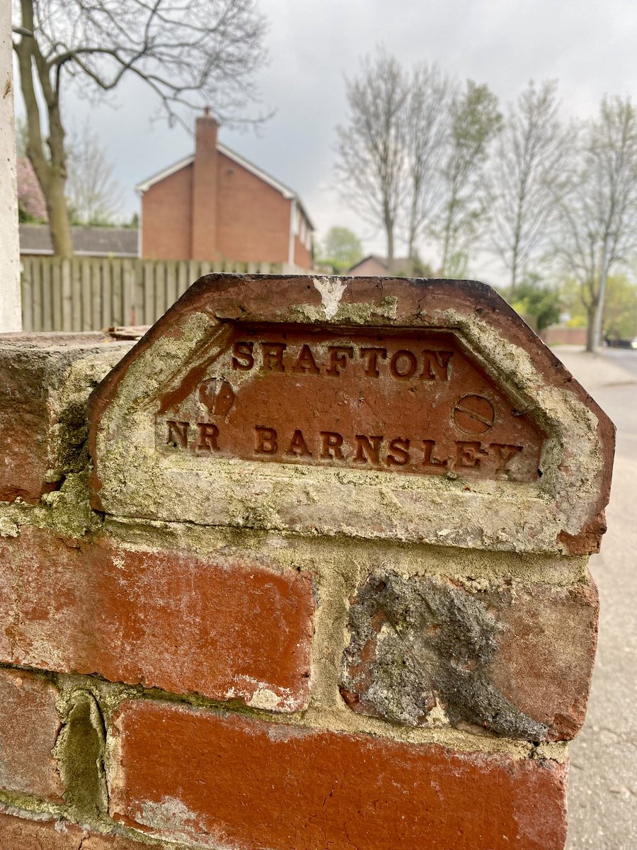 HellingtonBoots's tweet photo. I joined! Today’s brick find has been shared! 🧱😁
A FB group full of brick buddies. Who knew?! 😂

#OldBricks #LegsAndLaces 
@BrickwrksMuseum https://t.co/rjmcAHUtAX