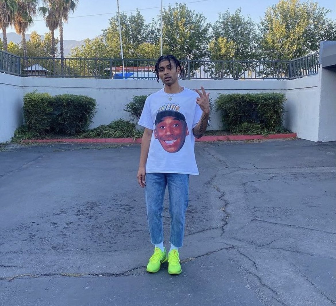 wwHalloffame's tweet photo. ALL NBA TEES WILL BE $10 OFF AT CHECKOUT 🏀

SHOP: https://t.co/Vm9IqmhLzC

LIMITED RELEASE 🔥

#nba #NBAPlayOff #NBAPlayoffs #streetwear #fashion #clothing #sports #KobeBryant #LeBronJames #celtics #lakers #heat #jimmybutler #tatum #76ers #knicks #gsw #kings #basketball https://t.co/h6rvX8RmKw