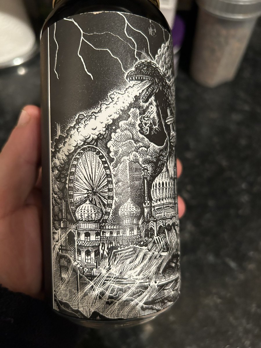 WaltonTiger's tweet photo. Oh my, this #Stouturday addition will be my last…
Chocolate and underlying boozy bourbon, coffee and smoothing vanilla.
A birthday pressie from my eldest daughter, who has impeccable taste.
🍻
#Stoutzilla https://t.co/JLEElhPp7c