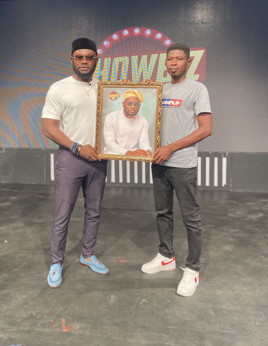 imagineflip's tweet photo. On Showbiz 360 with the hilarious  @GiovaniCaleb receiving a digital painting from @imagineflip 
Order for yours now. We do all printing and graphic design work.
Whatsup or call 0272812523

thank you very much
@GiovaniCaleb 
@nana_yaw_johnson
@tv3_ghana 
#showbiz360
#imagineflip https://t.co/ZCgWhs67cV