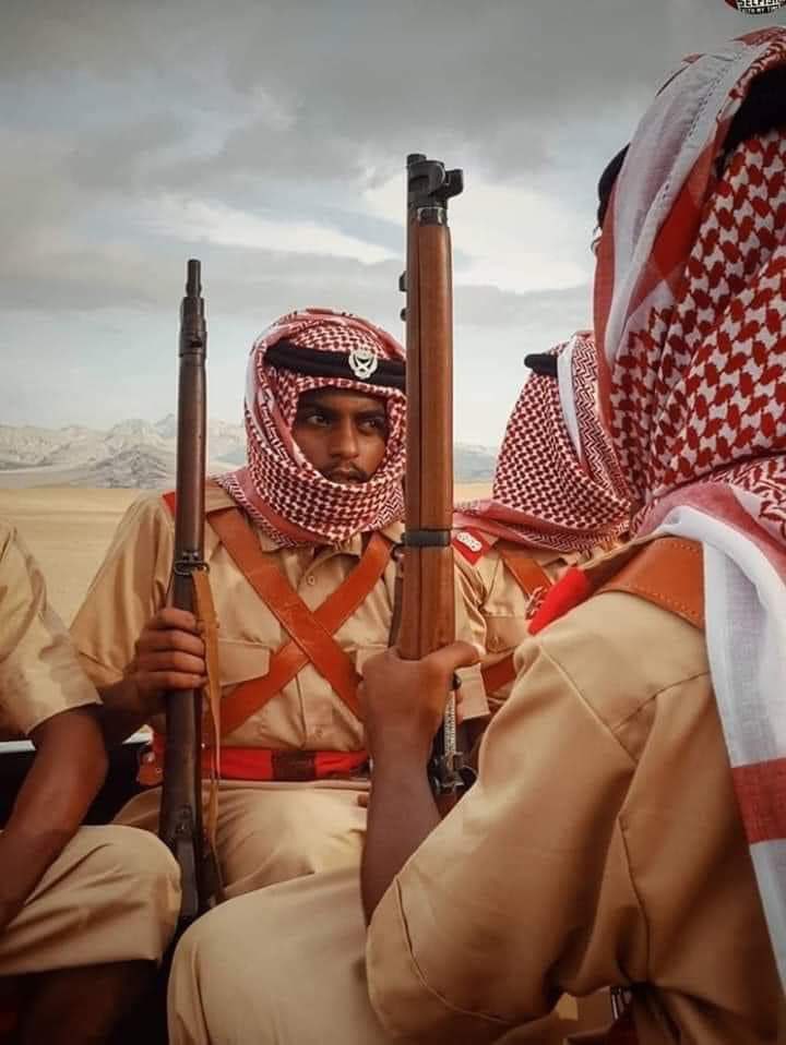 malaradah's tweet photo. صور للزي الرسمي لجيش البادية الحضرمي إبان حقبة السلاطين قبل عام 1967م حيث تبين الالتزام الكامل بالزي العربي. https://t.co/cTkgw0PRXO