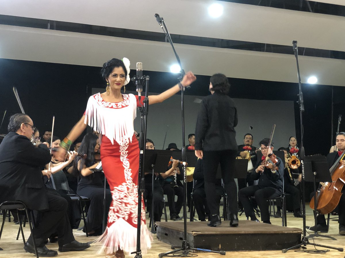 A pocos días de compartirte la nueva producción musical que realicé con la orquesta sinfónica y el mariachi de la Facultad de Música y Artes #UAT . Espérala !❤️‍🔥🎶

#musicamexicana #mariachi #orquestasinfonica #mexico #paris #karlalazo #singer