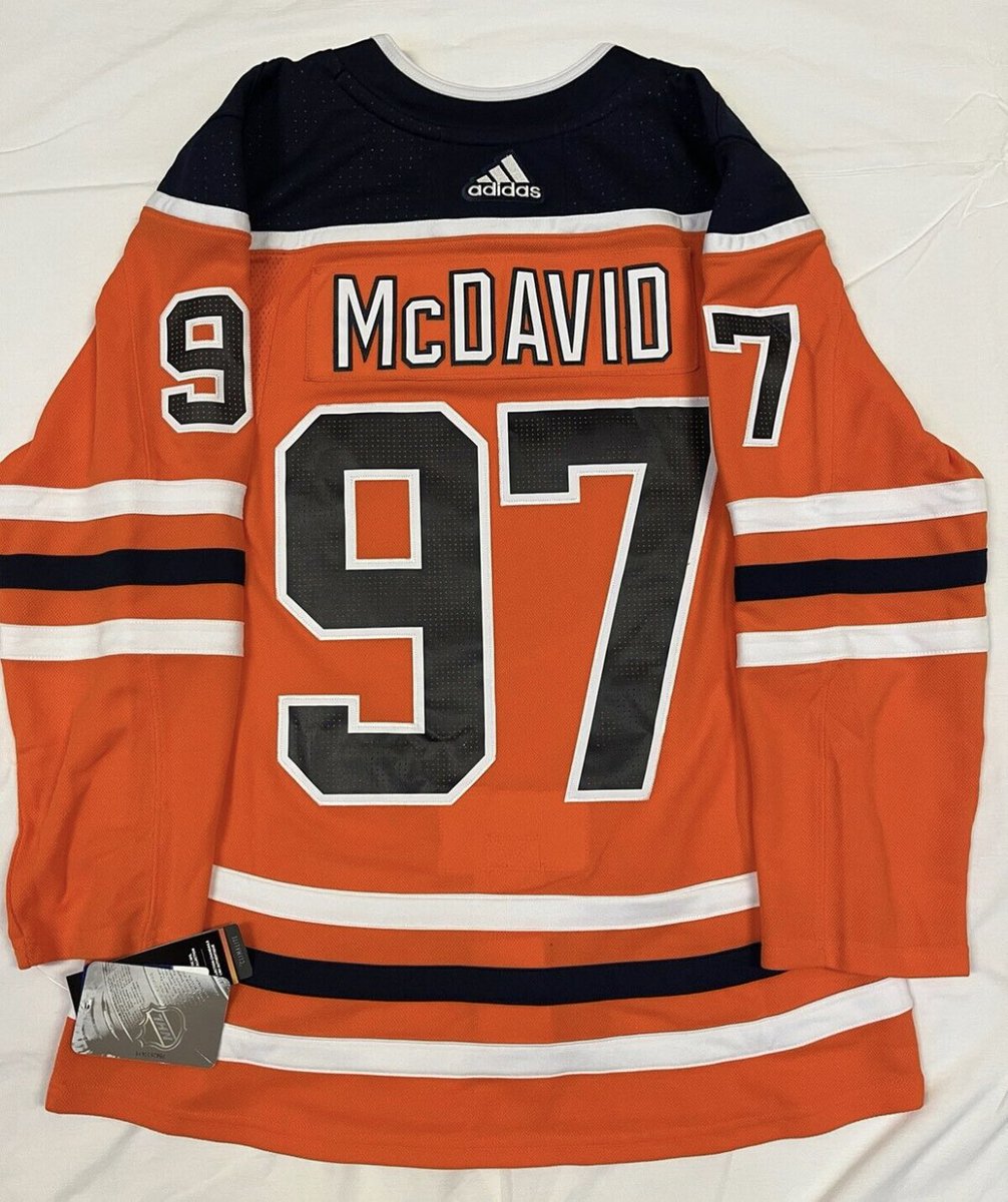 🚨MCDAVID JERSEY GIVEAWAY🚨

We’ve teamed up with <a href="/HKYJersey/">Hockey Jerseyz</a> to giveaway an official hand-stitched Conor McDavid jersey in your size! 

RULES:
1. Follow <a href="/HKYJersey/">Hockey Jerseyz</a> 
2. LIKE ❤️ &amp; RT 🔁 this tweet.
3. Reply with size you want

Winner will be announced in 3 days.