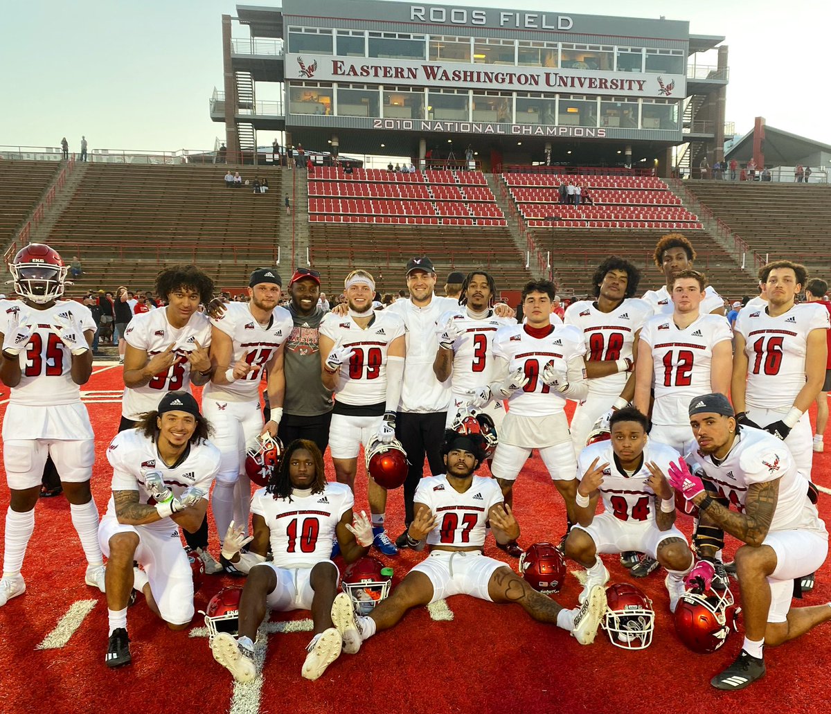 coachjmcdaniels's tweet photo. Proud of these @EWUFootball Receivers🦅

@babybeastmode24
@WoodleyDownard
@JordanSands14
@UlmNolan
@EftonChism
@anthonystell_
@RileyRudolfo
@IsaiahTHoward
@jaelingreen18
@wesgarrett22
@Miles24Williams
@IiiRobertmason
@joshkjohnsonn
@MalakiRoberson
@JacolbyCochran6
@Jakobie1James1 https://t.co/Pin8v6wRLi