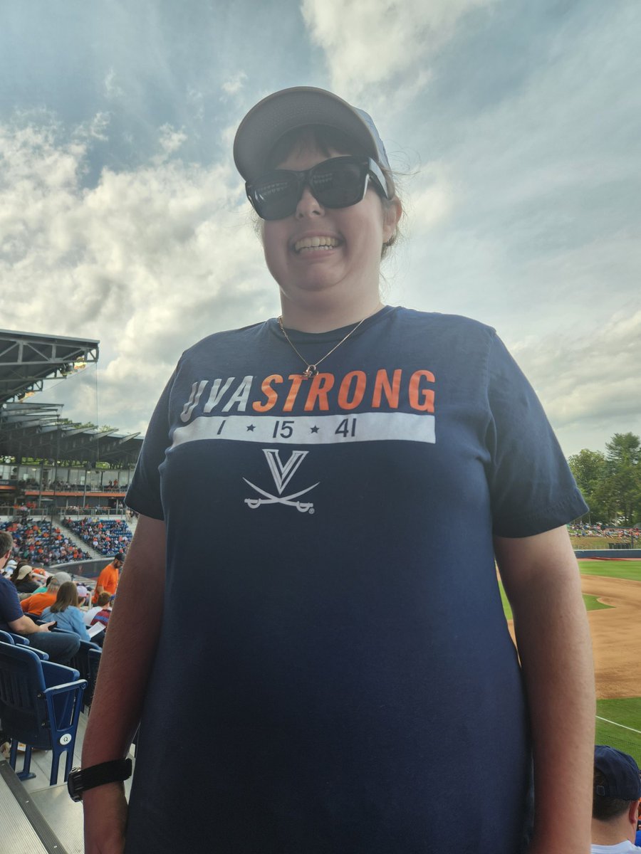 940ff3c6c6dc4db's tweet photo. #Hoosmiling beautiful day for @UVABaseball game ⚾️🧡☀️ https://t.co/YEHNRGid1w