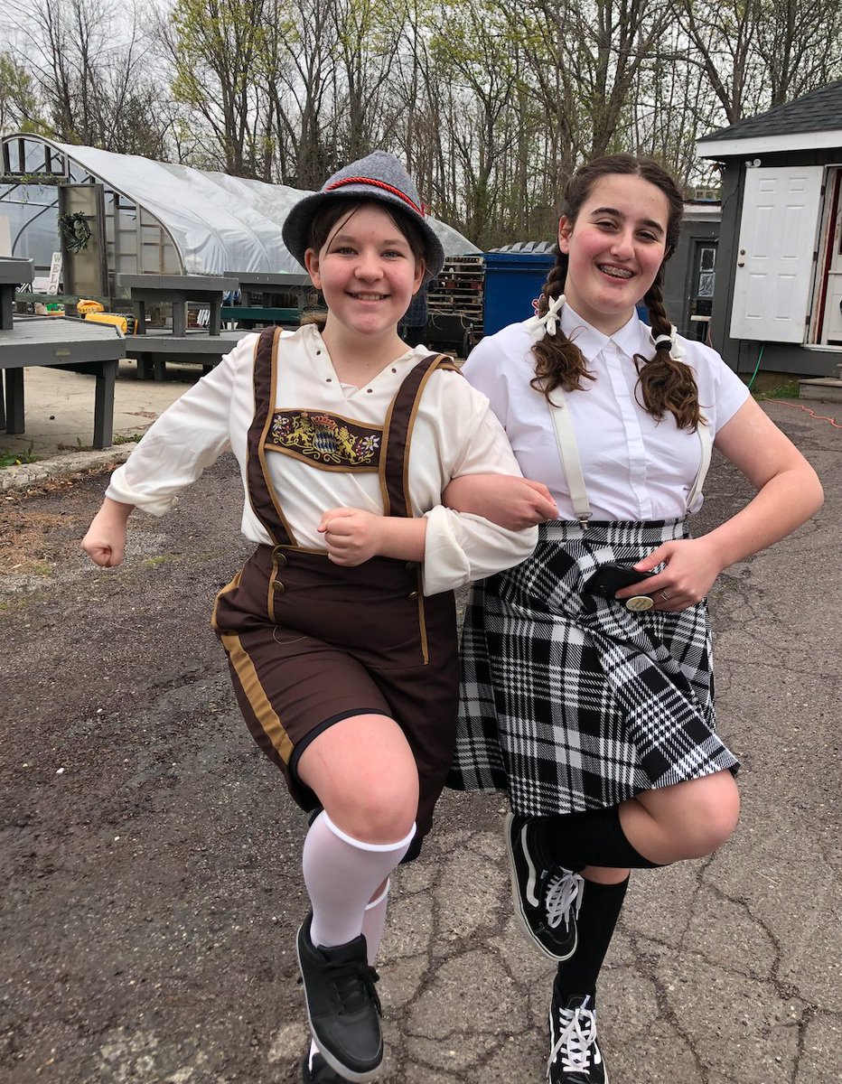 Awesome job to all the Pentucket actors and student volunteers who participated in @ArtsPentucket's Fairytale Hayride today! @PentucketMS @PentucketHS