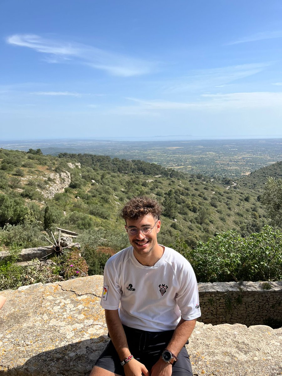 Viviendo historia hoy desde les illes balears 🦇🤍🖤

Prepárense que este muchacho va el finde que viene pa Ibiza, quién más?

Te quiero mucho <a href="/AlbaceteBPSAD/">Albacete Balompié 🤍</a>