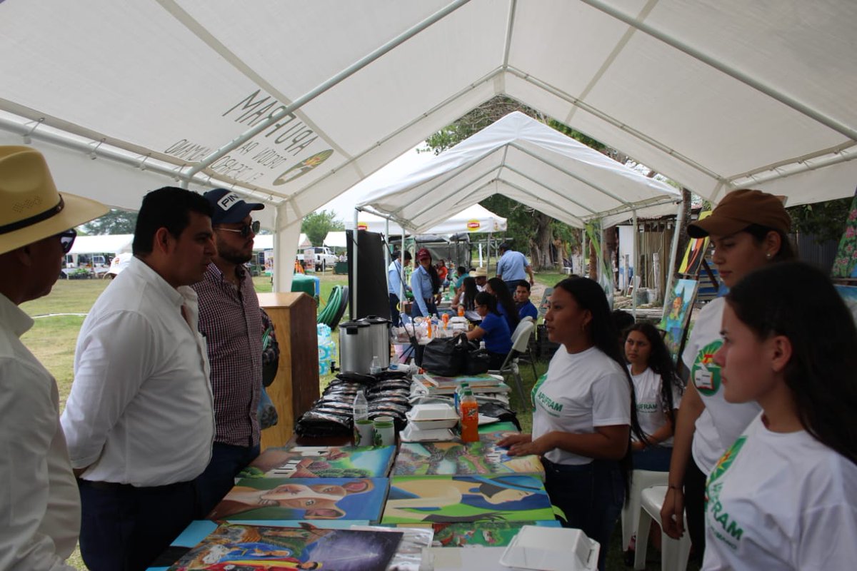 saghonduras's tweet image. En Foro Empresarial de Agromercados:

#SAG y #SAG_PRONADERS, están cumpliendo con la promesa de la presidenta Xiomara Castro,  para garantizar una soberanía alimentaria.

Lee la nota completa aquí: 👇
m.facebook.com/story.php?stor…

#UnidosPorElAgro #VolvimosAlCampo #XiomaraCumple