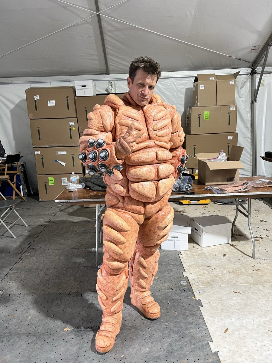CinematizandoOf's tweet photo. Imagens do ator Nathan Fillion nos bastidores de Guardiões da Galáxia Vol. 3

#NathanFillion #GuardiõesDaGaláxia #GuardiõesDaGaláxiaVol3 #GuardiansOfTheGalaxy #GuardiansOfTheGalaxyVol3 #JamesGunn #MasterKarja https://t.co/0huAnKXuuc