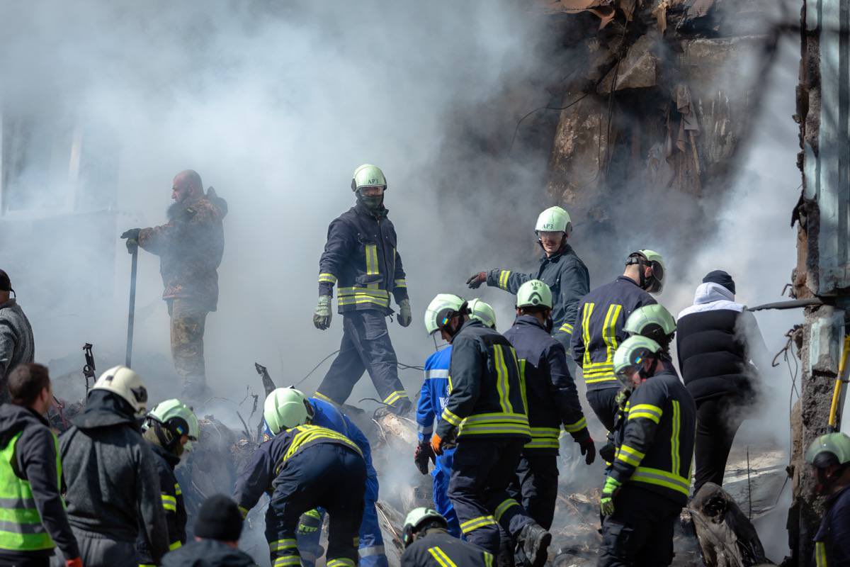 TGTM_Official's tweet photo. April 28, russia striked Uman, city in the heart of Ukraine. 23 civilians are dead. Four of them are children, two of them can’t be identified.
The Russian state TV channel alleged "Ukrainian shelling of Donbas." https://t.co/q0QCBy7tOb
