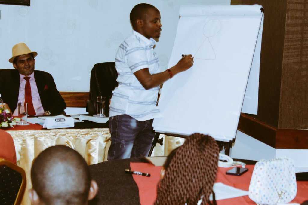 kucsaaorg's tweet photo. Across history some of the greaters people have had the greatest teachers. Socrates taught Plato, Plato taught Aristotle and Aristotle taught Alexandria the Great. Today @DrSechere, @LDKhan_Nairobi @jessemwas @Apostle Evans Ababu taught KUCSAA leaders. The future became greater. https://t.co/LGlAETtLLI