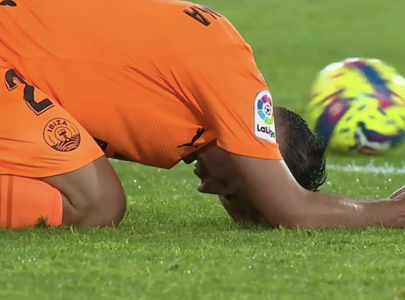 Momento muy duro el vivido ayer.
Pedir disculpas a la afición, al club y a todos sus trabajadores por no haber conseguido el objetivo. Toca aprender de los errores y darle valor a lo que se ha ido consiguiendo estos años atrás con el trabajo de muchos. 

#VamosIbiza
#Volveremos