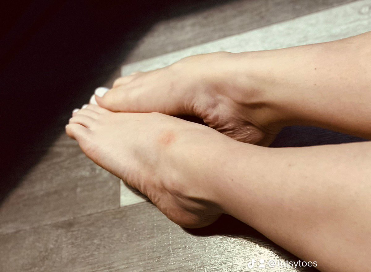 ToesTutsy9780's tweet photo. #feetpics https://t.co/CVuQzRvBBV
