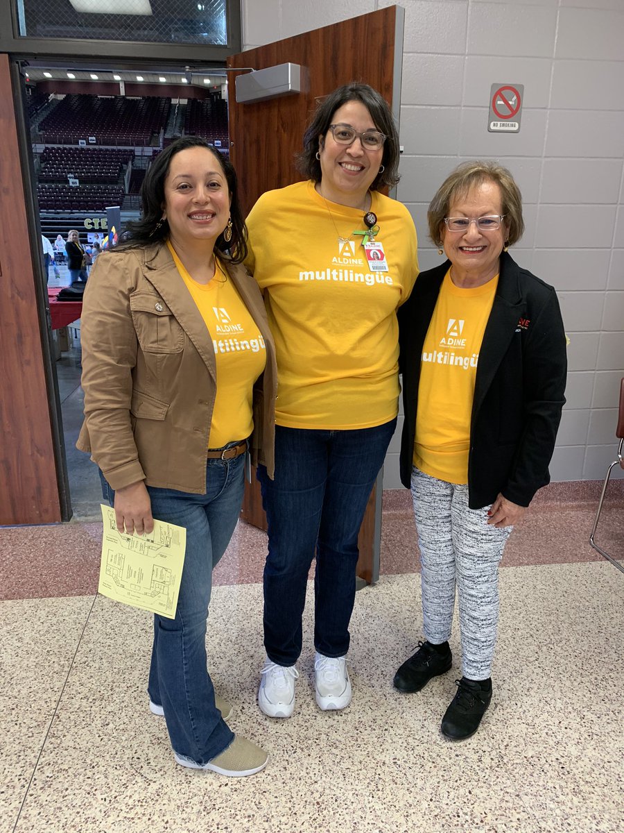 Gracias a los miembros de la mesa ejecutiva de educación de @AldineISD quienes compartieron con nuestras familias durante el festival de primavera en español! ❤️💙#AldineConectado @tdavis_aldine @drgoffney @KatyRoede @Viola_NSBA @connieesparza8 @RoseAvalos1