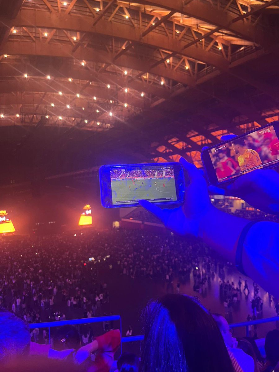 bernardoricard6's tweet photo. Eu no concerto dos d’zrt a vero Benfica não podia perder nenhum dos dois https://t.co/TBLUImY4SZ