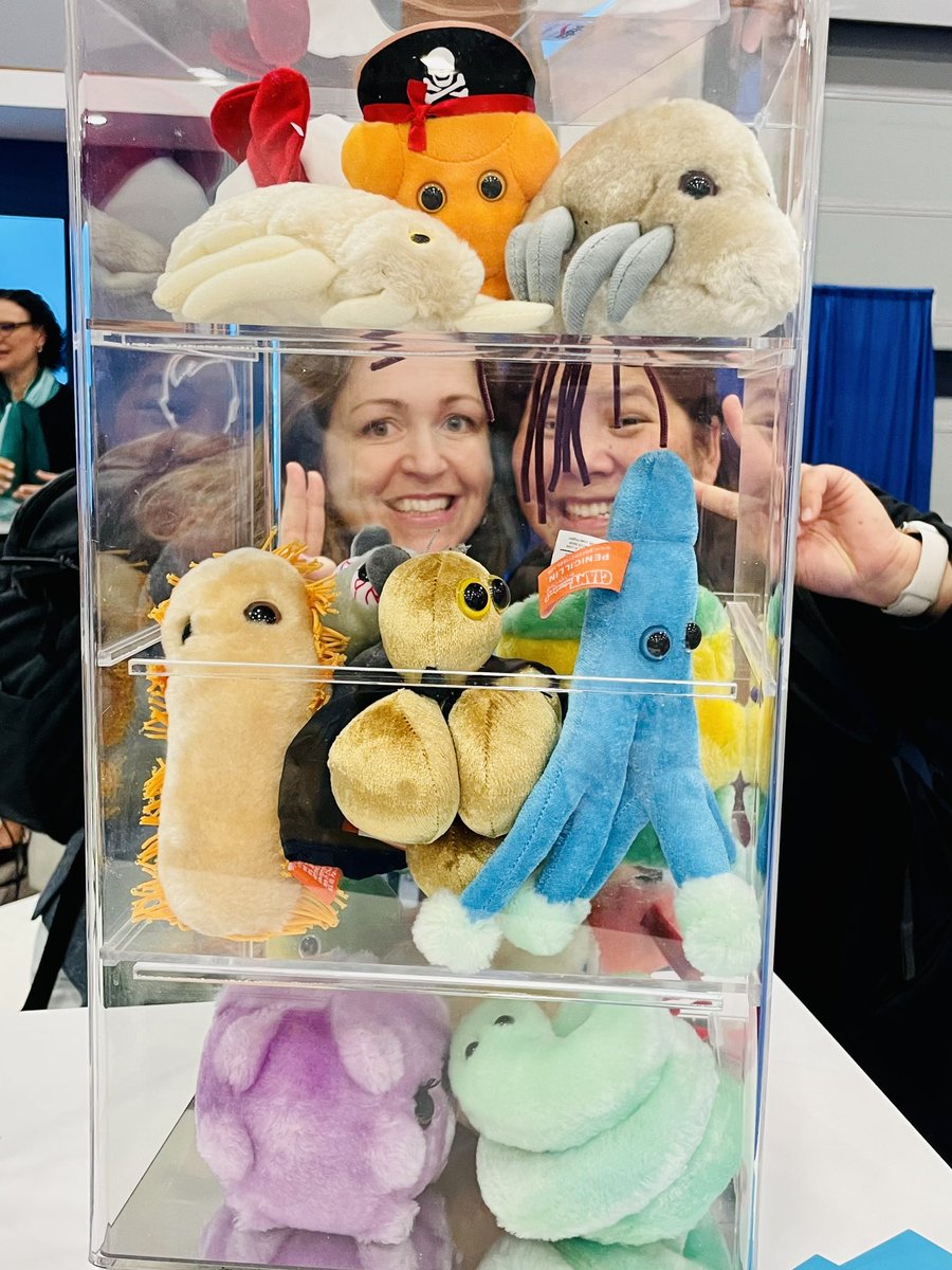 #PAS2023 shenanigans with my <a href="/pedsedation/">SPS</a> bestie <a href="/phmdisasterdoc/">Anna Lin</a>