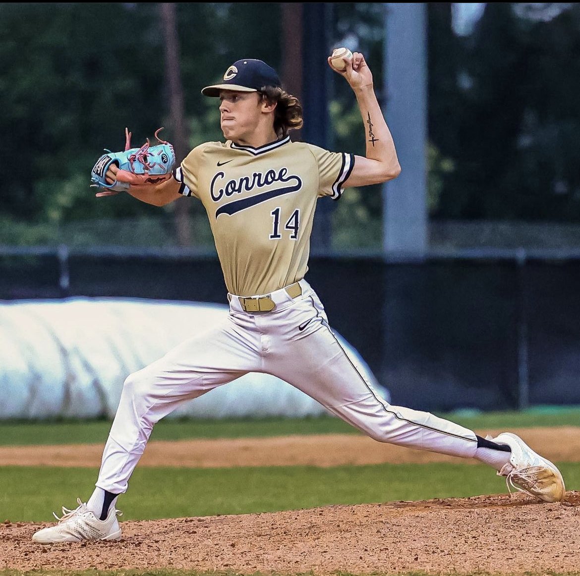taylor_gib's tweet photo. #14 out onto @DucksBsb @JBren16 https://t.co/Rks9n9c8NL