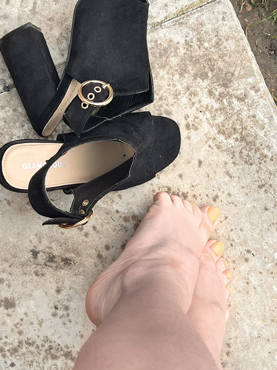 ToesTutsy9780's tweet photo. #footpics https://t.co/jQm3t0EfG1