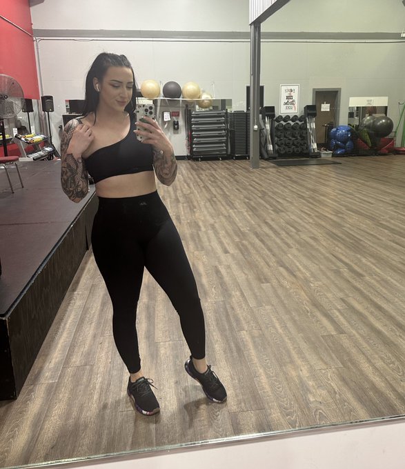 I&rsquo;m proud of me. I&rsquo;ve come so far &hearts;️ https://t.co/9cyGJOnmrH