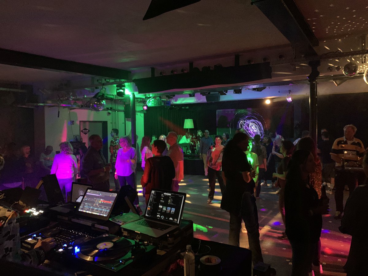 LernChance's tweet photo. Ein gelungener Abend im Kulturhaus #Gleis21. — #Disco #Track21
Zurück in die Schulzeit 😎
#Limmattal #Dietikon https://t.co/CtaegceHGW