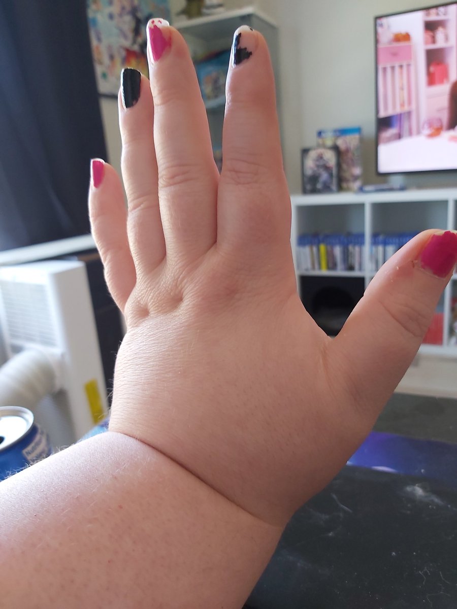 CountdownC4L's tweet photo. yall are afraid of thigh fat and nelly fat, but i dont see anyone mentioning hand/finger fat. its arguably the scariest thing ever

0bese hands are my biggest fear https://t.co/vTZ8vLtf0L