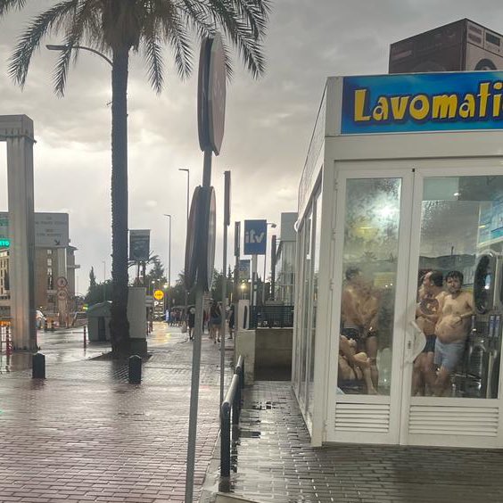 murcianotific's tweet photo. *Cae una tormenta en Murcia*
Mientras tanto los murcianos: https://t.co/q9Tbr4YLgY