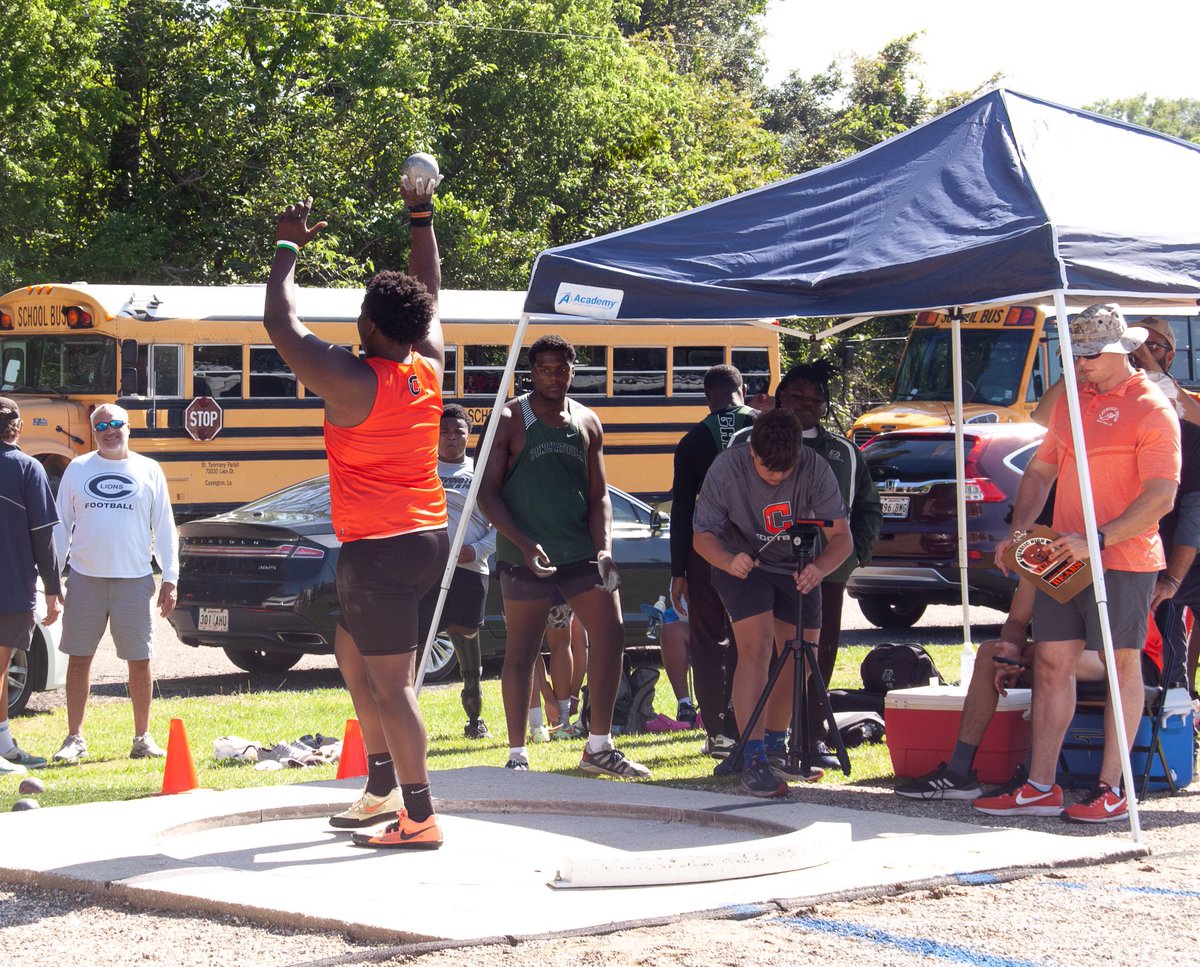 ErvSmith_61's tweet photo. My Sophomore Outdoor Track Season ended yesterday. Finished 6th at regionals. Ended season with PR 48’1”Now it’s time to hit somebody - Spring football starts Monday 🦍🔥 #BE64 #OLine #CurDogMentality #Time2Lead #DieClimbing #Working2BTheBest @CHSBRAthletics @CurDogFootball https://t.co/JVedo8Fi55