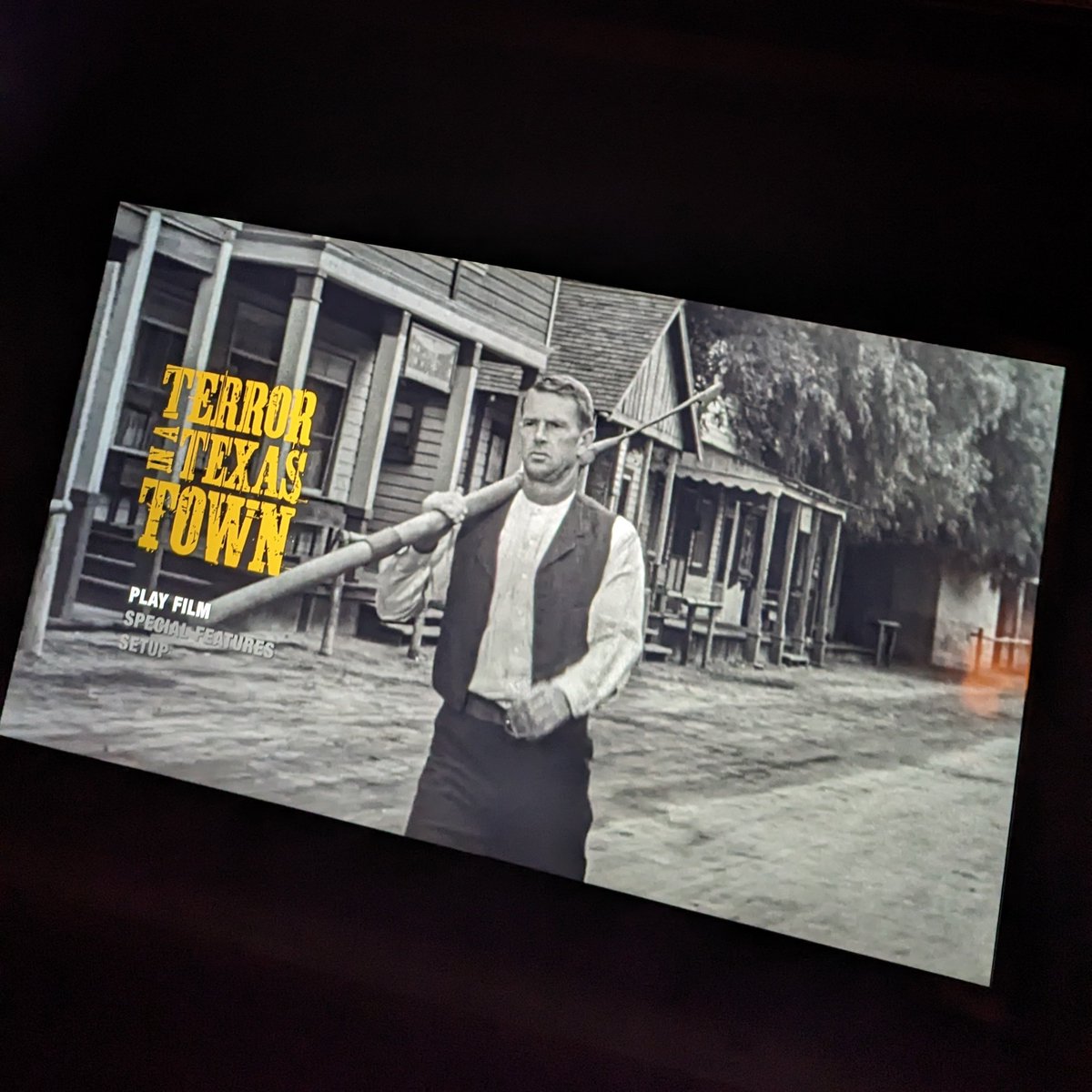 Th3PurpleDon's tweet photo. #NowWatching...

#TerrorInATexasTown (1958) dir. #JosephHLewis 

Starring #SterlingHayden #SebastianCabot #CarolKelly

#Westerns #FilmNoir https://t.co/IyuNBmUKTZ