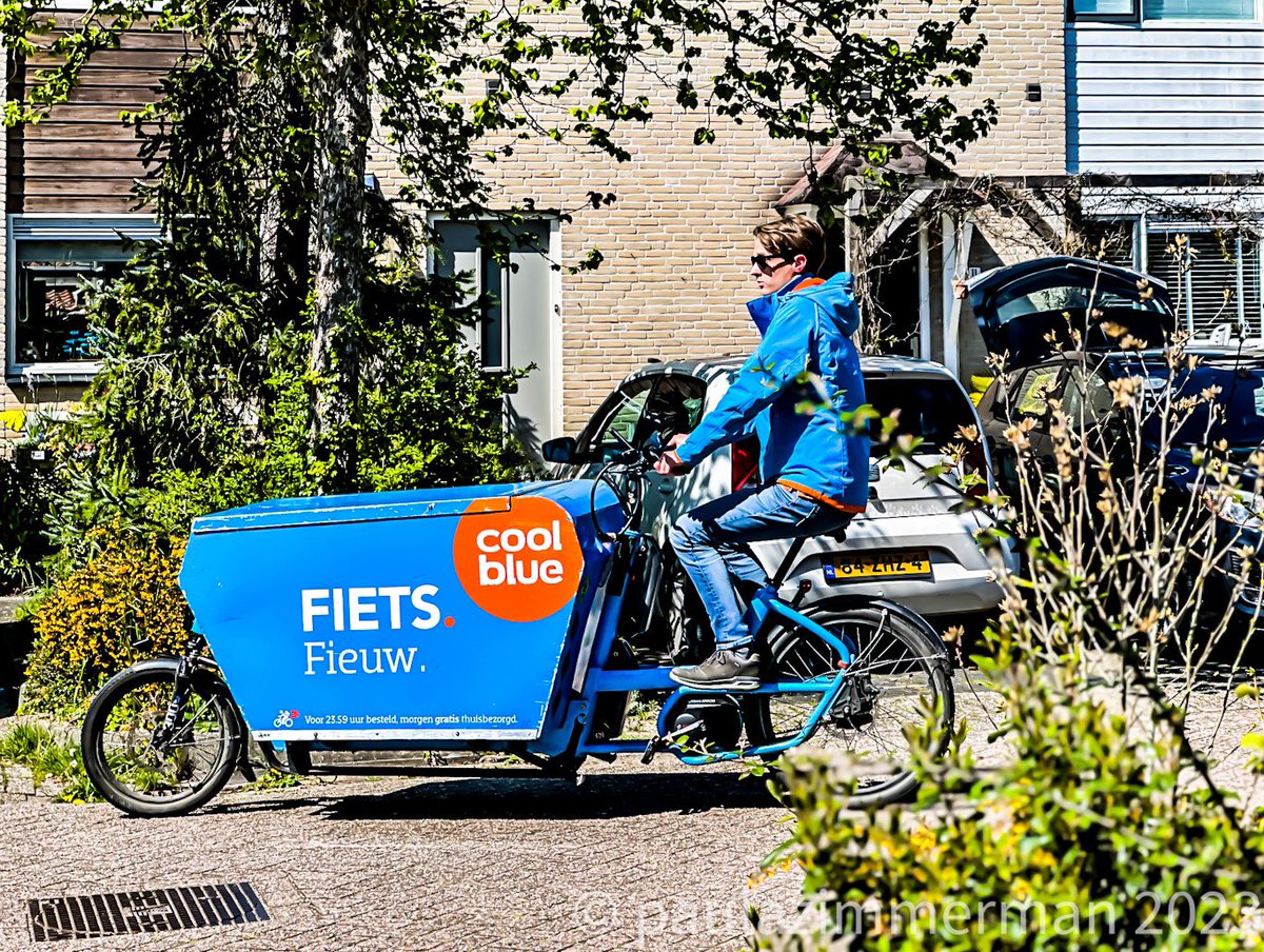 paula63's tweet photo. Zo goed van @Coolblue_NL deze fietskoerier! #duurzaam #coolblue https://t.co/91Lm2NC9tW
