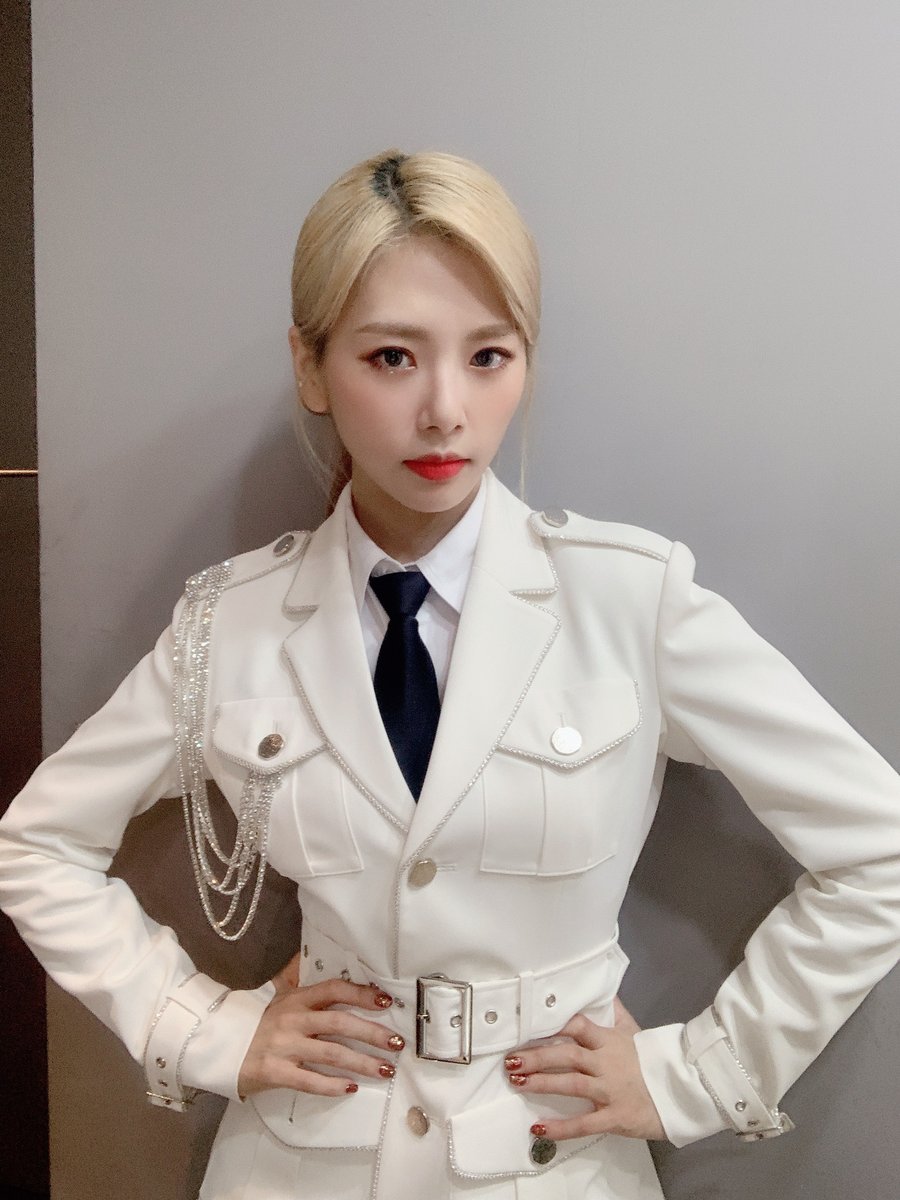 ㅤ ֺ  ׅ⠀⠀ ︎𝔫𝔦𝔤𝔥𝔱 ︎ ︎ ─ ︎ ︎ 𝖒𝖆𝖗𝖊 ⠀⠀⠀ ☪︎ ⠀⠀⠀ 〔  ɘ͠vent  〕 ...  𝐮pdαte   𖤍     #𝟸𝟿𝟶𝟺一𝚑𝚊𝚛𝚛𝚢沈𝚍𝚊𝚢

Nuestra Rai no dudó ni un segundo en ponerse su mejor ropita para ver a este rey en su día especial.