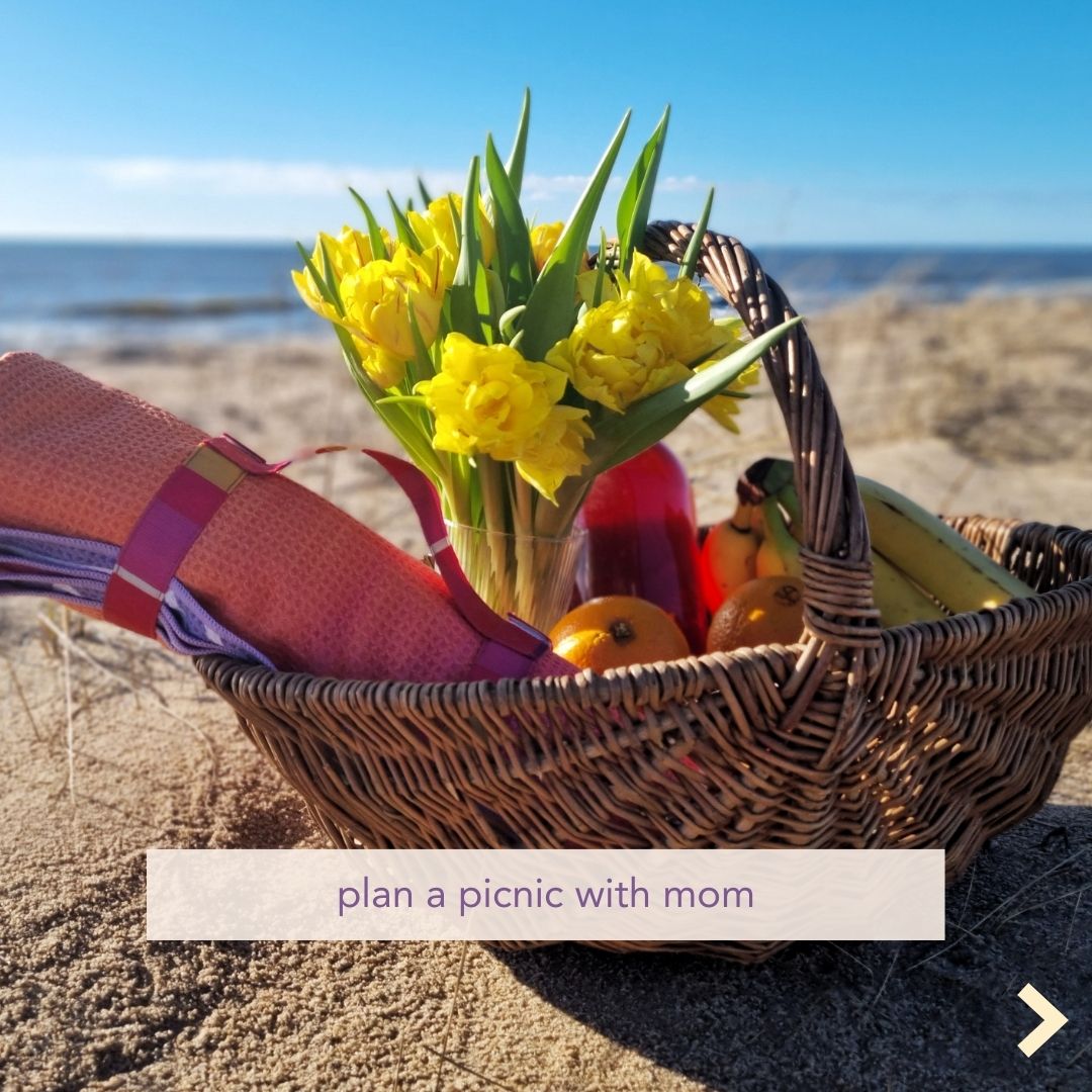 norwex's tweet image. Still looking for the perfect Mother’s Day GIft? How about a relaxing picnic on our Limited-Edition Every Season Throw Blanket!🥰

💐🎁Share which gifts you have your eye on for Mom in the comments below. (Part 1)

📷: Evelina Spronge 

 #Norwex #mothersday #lovemom #momlife