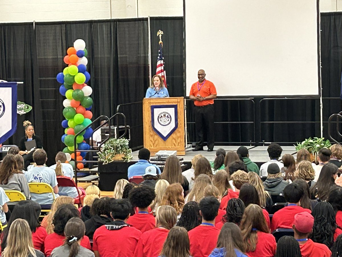 VHSLSLC2023's tweet photo. We held closing remarks from Mr. Knight - next year’s conference will be in November at Blacksburg HS! 

It was an amazing day! From all of us at Kempsville HS - THANK YOU FOR PAINTING THE WAY WITH US IN 2023! 🖌️❤️🐠 #VHSLSLC2023 https://t.co/lTfQkc7doD