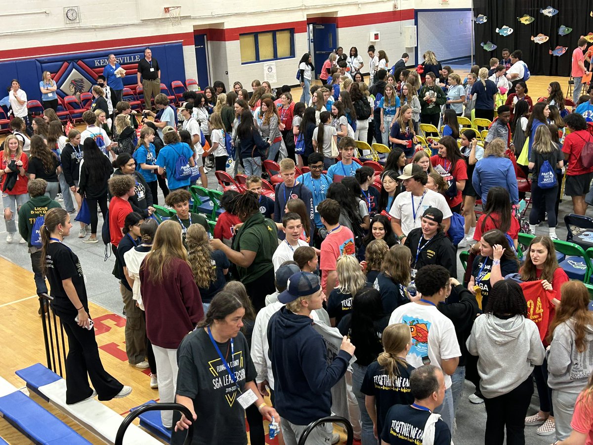 VHSLSLC2023's tweet photo. We held closing remarks from Mr. Knight - next year’s conference will be in November at Blacksburg HS! 

It was an amazing day! From all of us at Kempsville HS - THANK YOU FOR PAINTING THE WAY WITH US IN 2023! 🖌️❤️🐠 #VHSLSLC2023 https://t.co/lTfQkc7doD