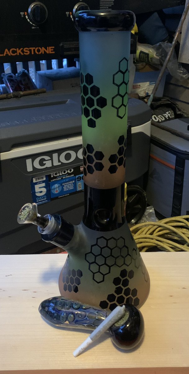 jhcowboy3's tweet image. Good smoke, chill country on Spotify out on the porch with rain in the background is a quality Saturday night 🤙🏻💚💨🎶🌧 #YeahBro #StonerFam #SaturdayNightsAlrightForSmoking #420Life #GoodVibesOnly