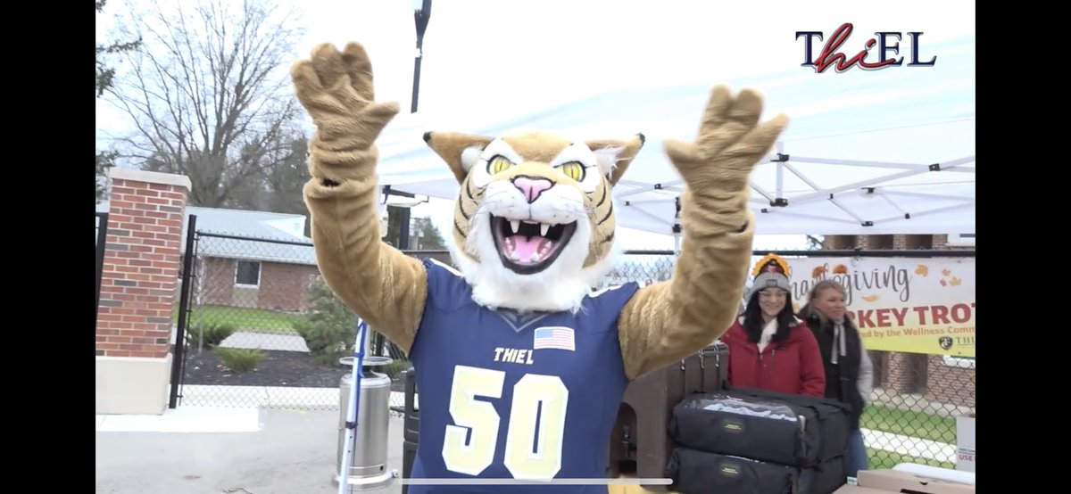 Ooo I ❤️ a good college shirt day.
